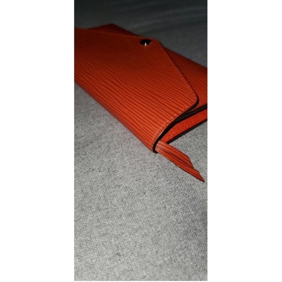 Authentic Louis Vuitton Sarah Wallet - Picture 3 of 8